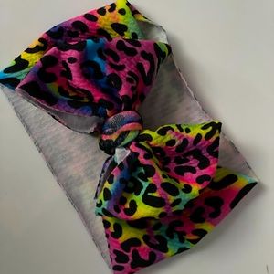 Neon rainbow leopard print